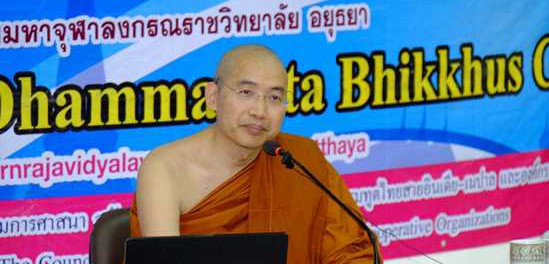 590529ภาพพระดร.คำหมาย ธัมมสามิบรรยายแด่พท0