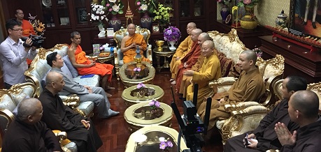 610725 รอง กต อำนวยความสะดวกพระเวียตนามพบอธิการบดี 0
