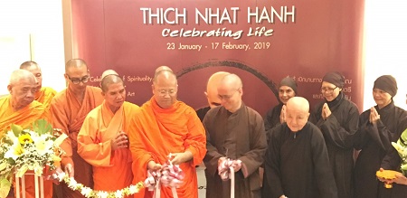 620127 รอง กต ประธานร่วมพิธีเปิดนิทรรศการศิลปะลายพู่กันและหนังสือหลวงปู่ติช นัท ฮันห์ 0