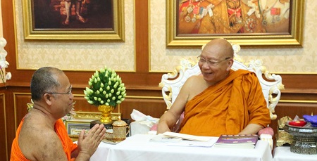 621002 รอง กต พระวิมลศาสนวิเทศ นำพระการบินไทย สักการะสมเด็จพระมหาธีราจารย์ วัดยานนาวา 0